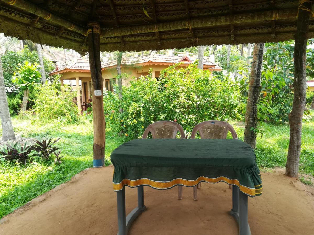 Sukriti Beach Resort Varkala Eksteriør billede